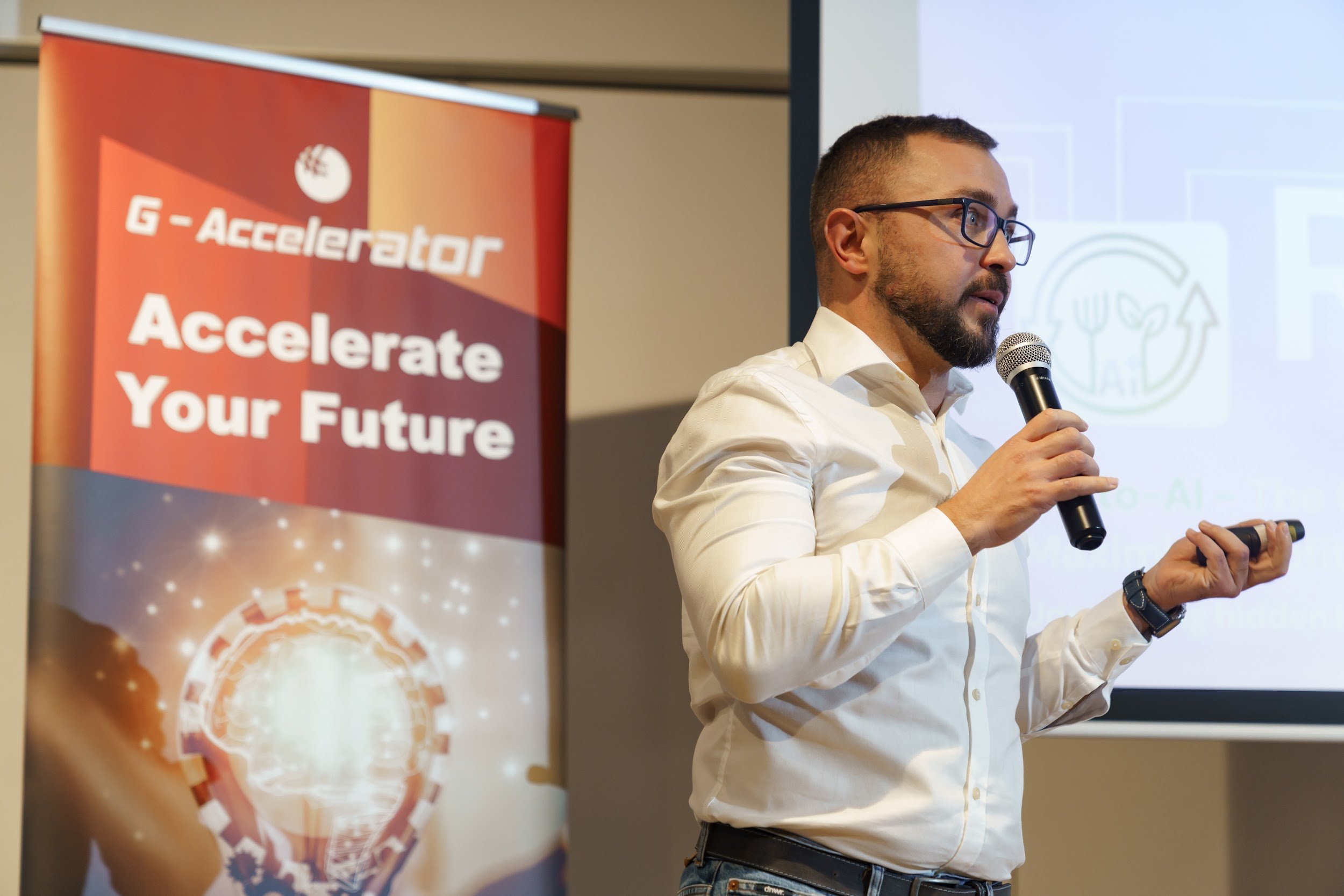 GBSB Global students together